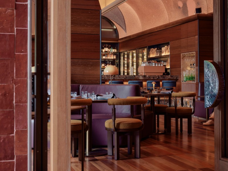 Bar Julius, hotel bars