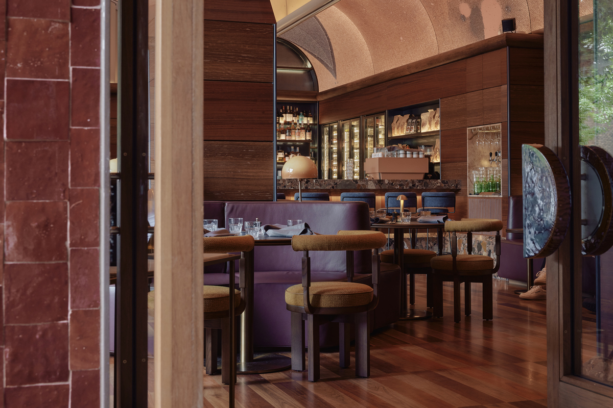 Bar Julius, hotel bars